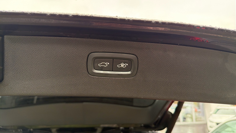 Volvo Xc90 2.0 T8 Recharge PHEV R DESIGN Pro 5dr AWD Auto Estate